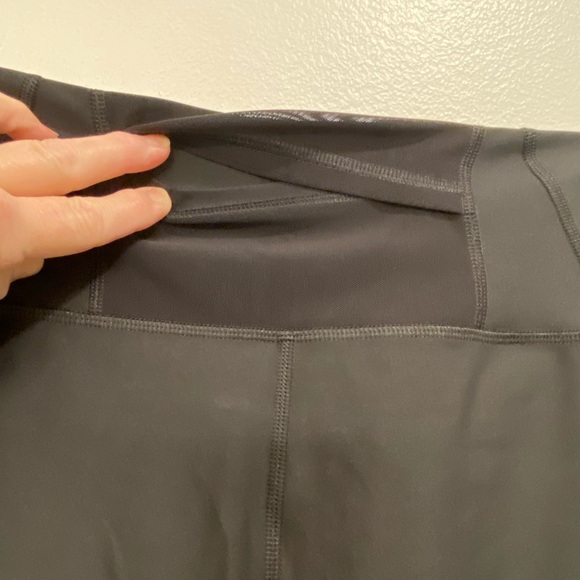 Kinesis high waisted 7” length workout shorts in black - Picture 4 of 7